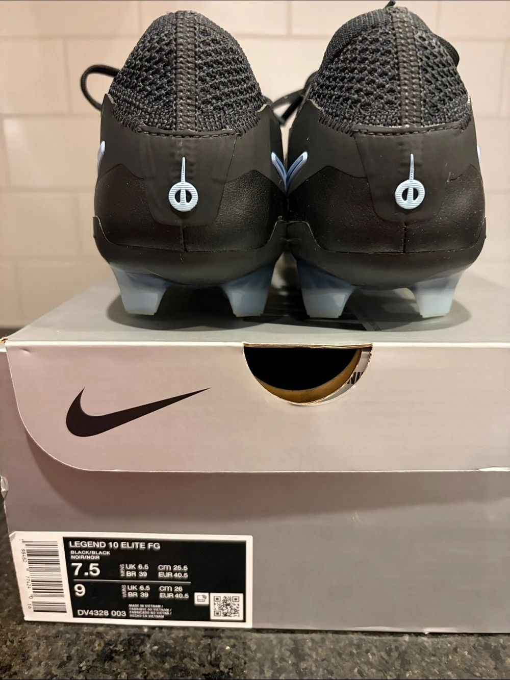 Nike Tiempo Legend 10 Elite FG Men’s 7.5/Women’s 9 NWB and Shoe bag
